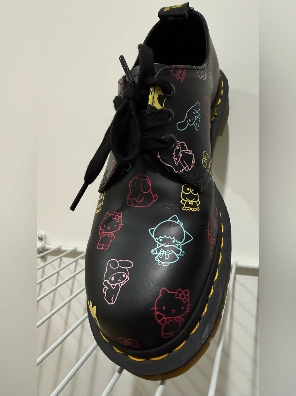 RIGHT ONLY Dr. Martens X Hello Kitty & Friends 1461 Leather SZ 6 Amputee